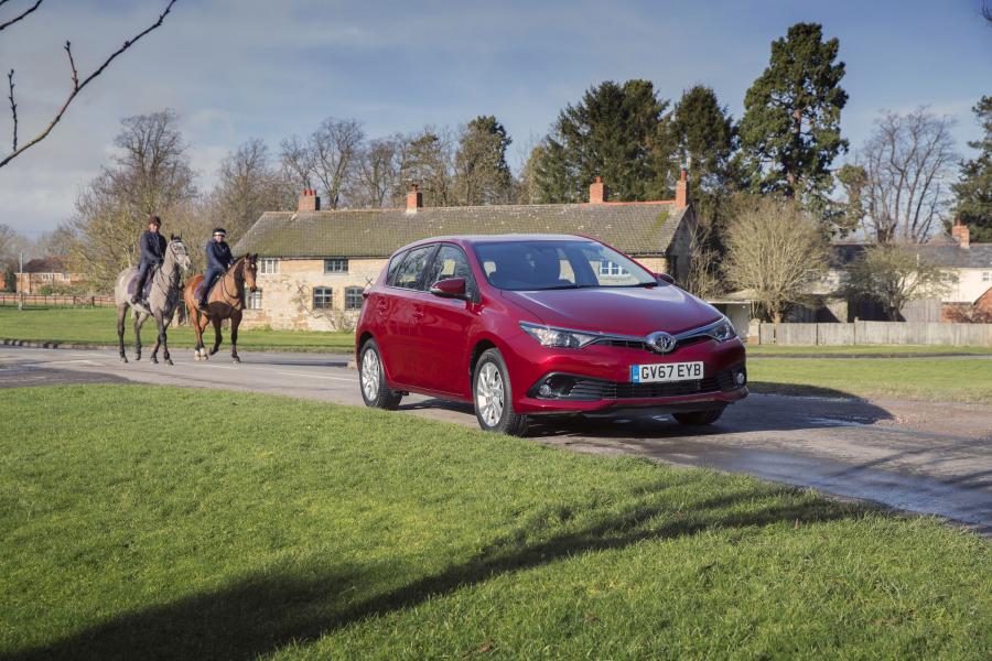  Toyota Auris 2015 года  (UK) (фото 9 из 43)